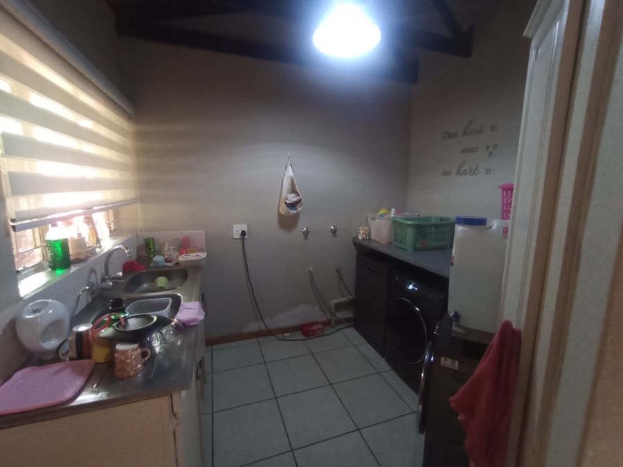 To Let 3 Bedroom Property for Rent in Kannoniers Park North West